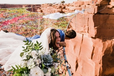 مراسم عروسی زوج صخره نورد آمریکایی  بر فراز دره مواب /تصاویر