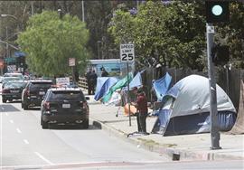 تظاهرات لس آنجلسی ها درپی افزایش بی خانمان درشهر