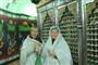 حضور دو زن  توریست روسی  در بقعه امام‌زاده عباس (ع) ساری
