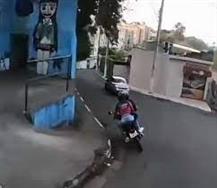 تعقیب‌ وگریز زن و مرد مجرم  توسط پلیس با موتورسیکلت