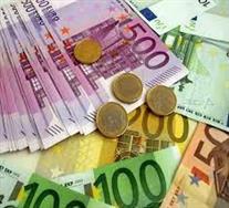 دلار آمریکا کاهش ،  یورو افزایش می یابد