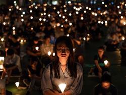 شعله های شمع برای سالگرد حادثه میدان تیانانمن پکن
