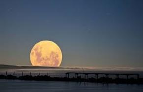 مشاهده دوابرماه همراه با یک ماه آبی درماه اوت تماشائی است